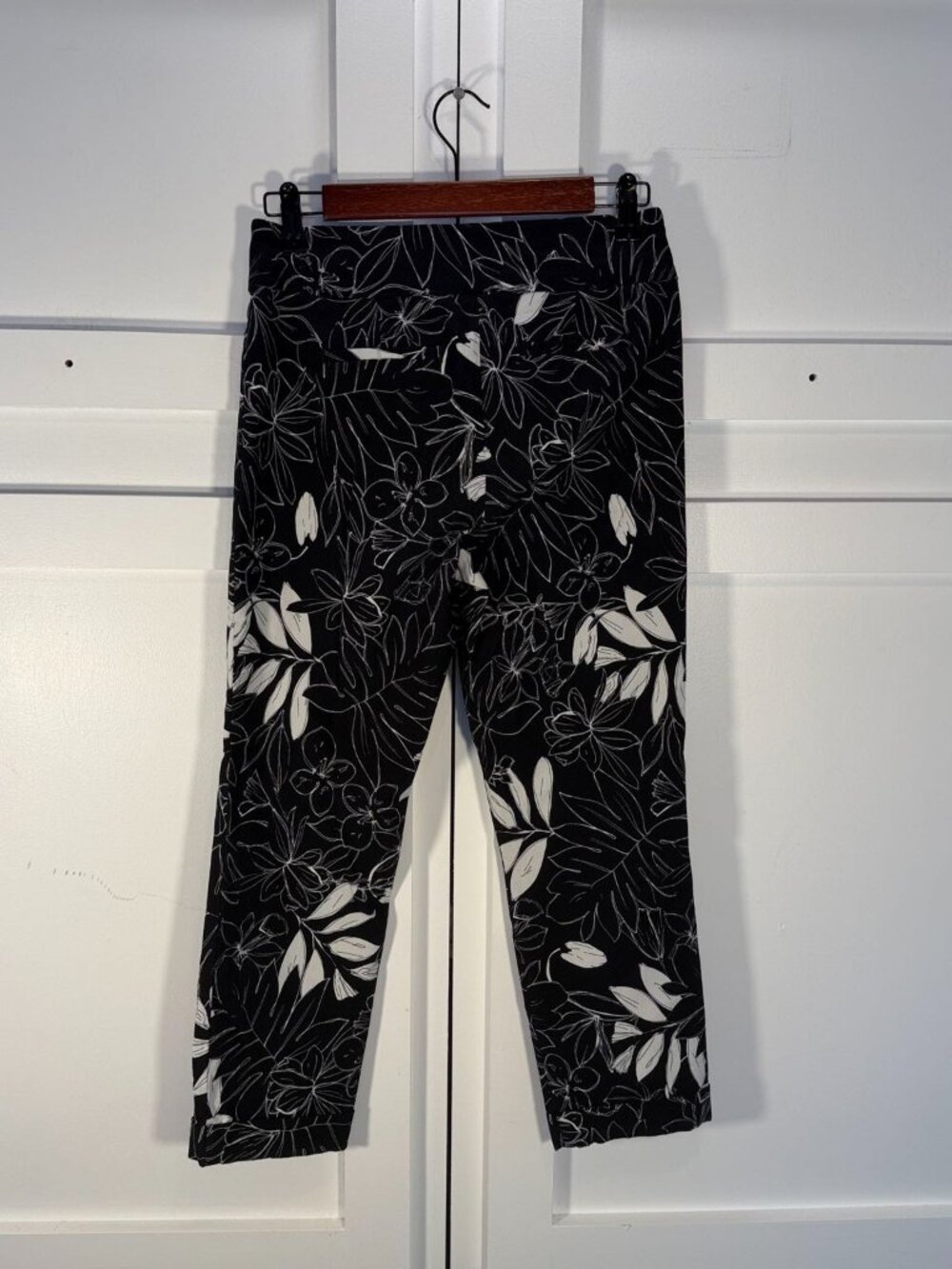 Tribal Black White Floral Capri Pants Size 6 Black/White - Picture 5 of 12